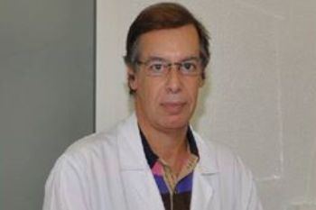 Dedicacão de cirurgião junta 200 em homenagem